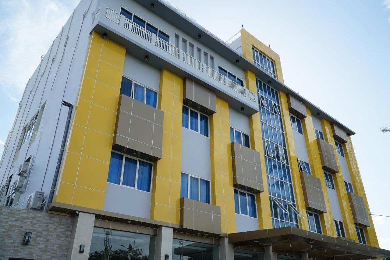 Kirei Hotel Bantaeng Exterior photo