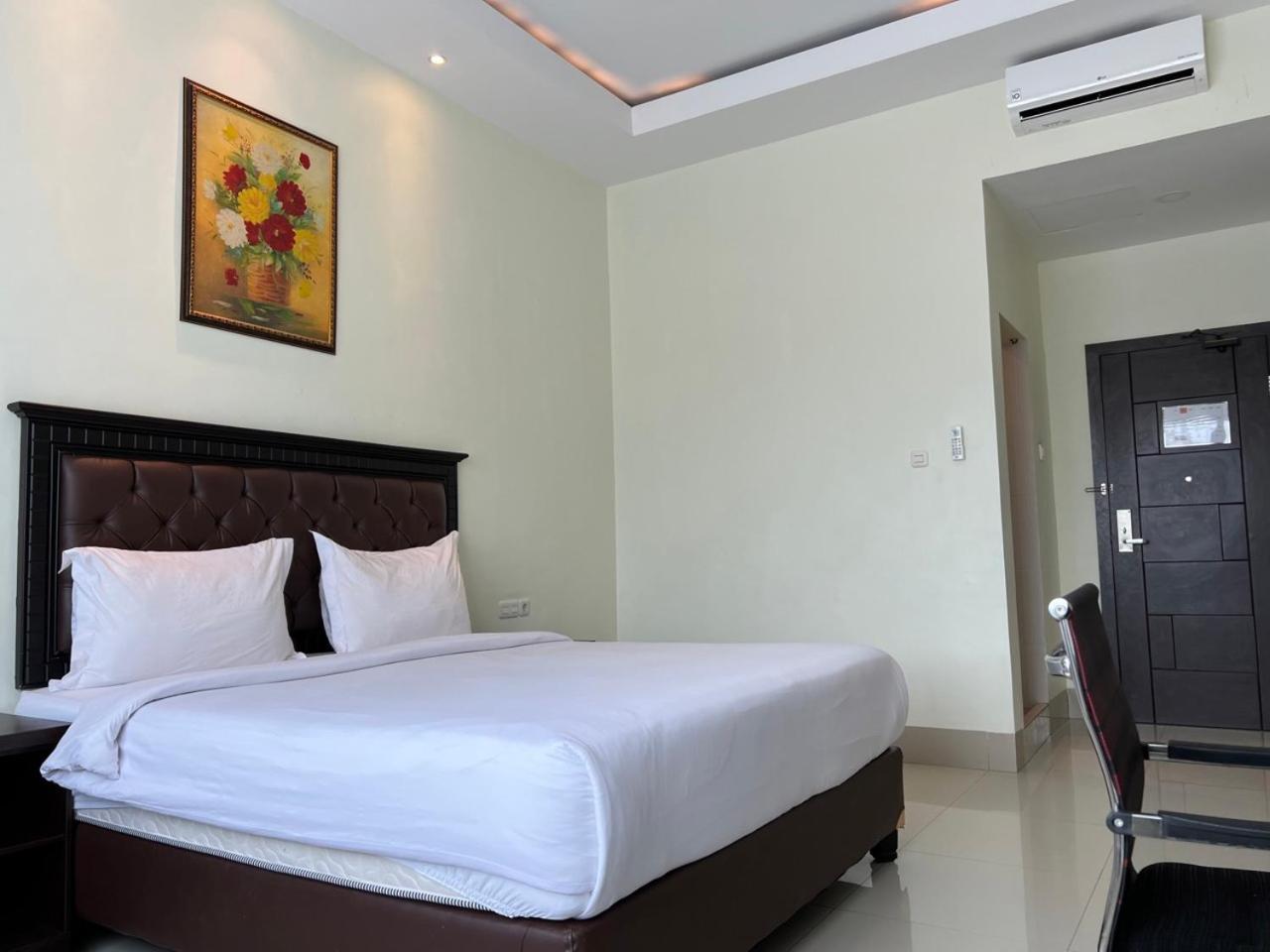 Kirei Hotel Bantaeng Exterior photo