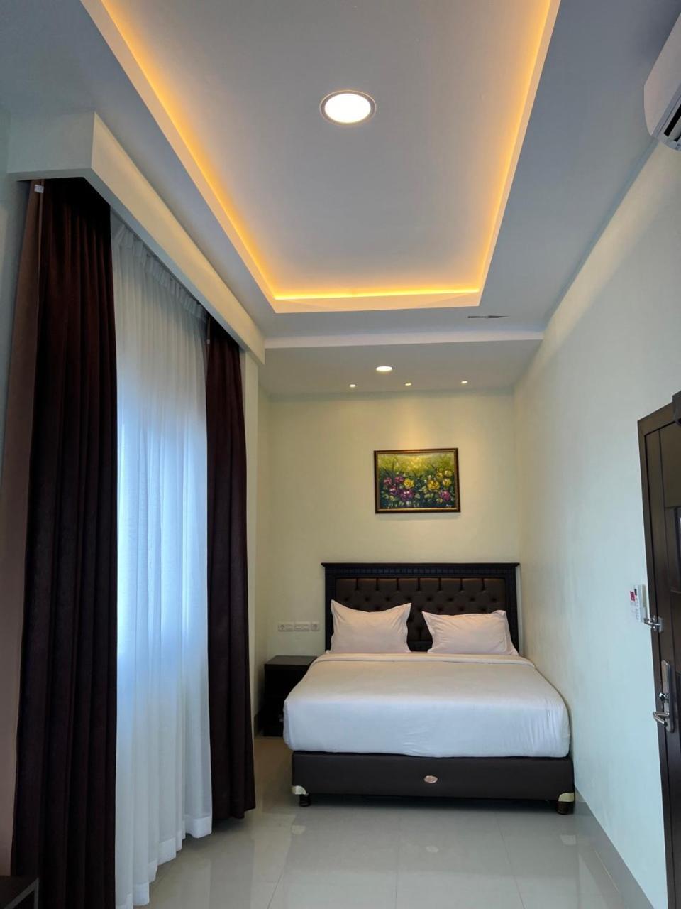 Kirei Hotel Bantaeng Exterior photo