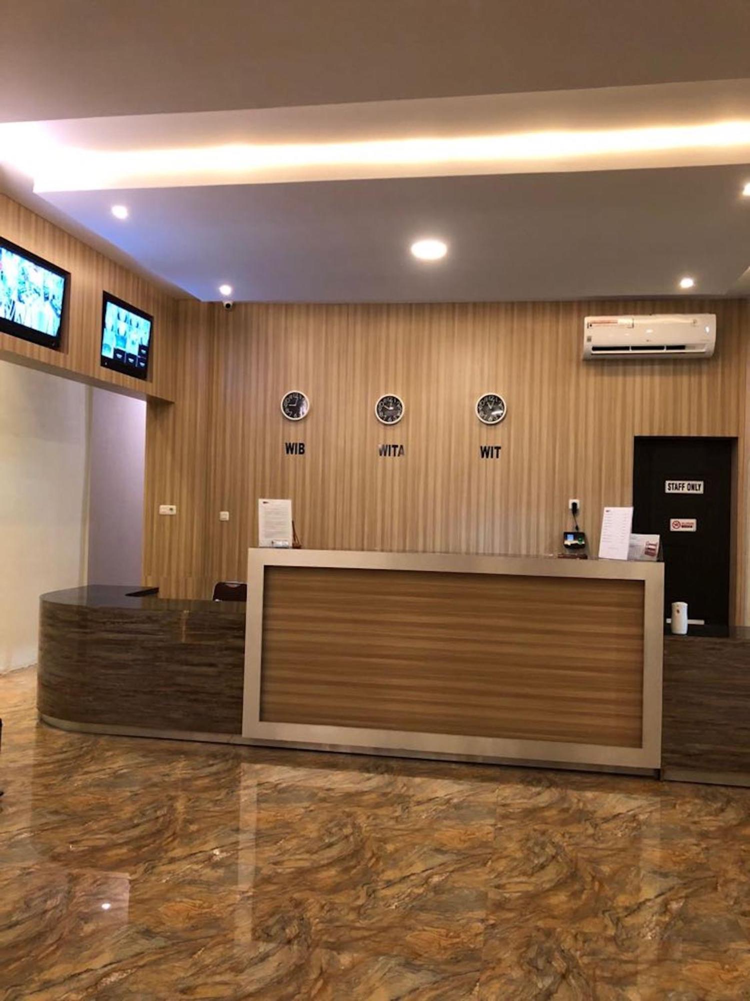 Kirei Hotel Bantaeng Exterior photo